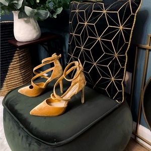 Gianni Bini Velvet Mustard Yellow 4.5” Heels